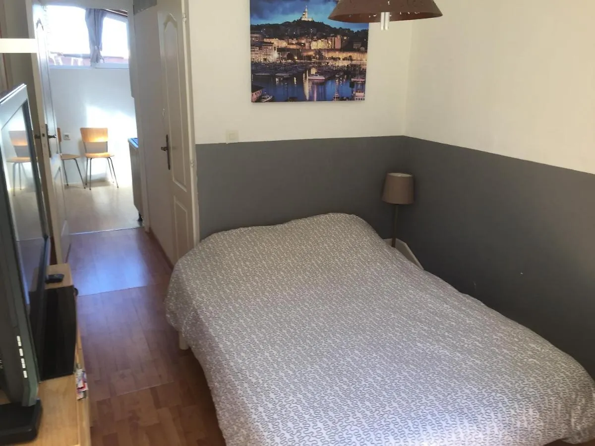 Feriehus T2 Equipe Au Calme + Terrasse A 1 Km De La Mer Marseille