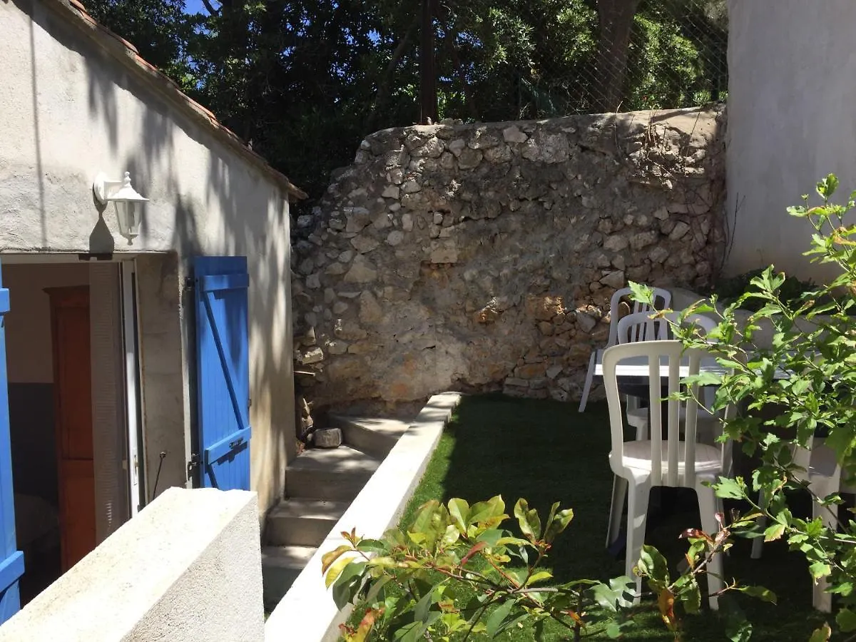 T2 Equipe Au Calme + Terrasse A 1 Km De La Mer Marseille Holiday home